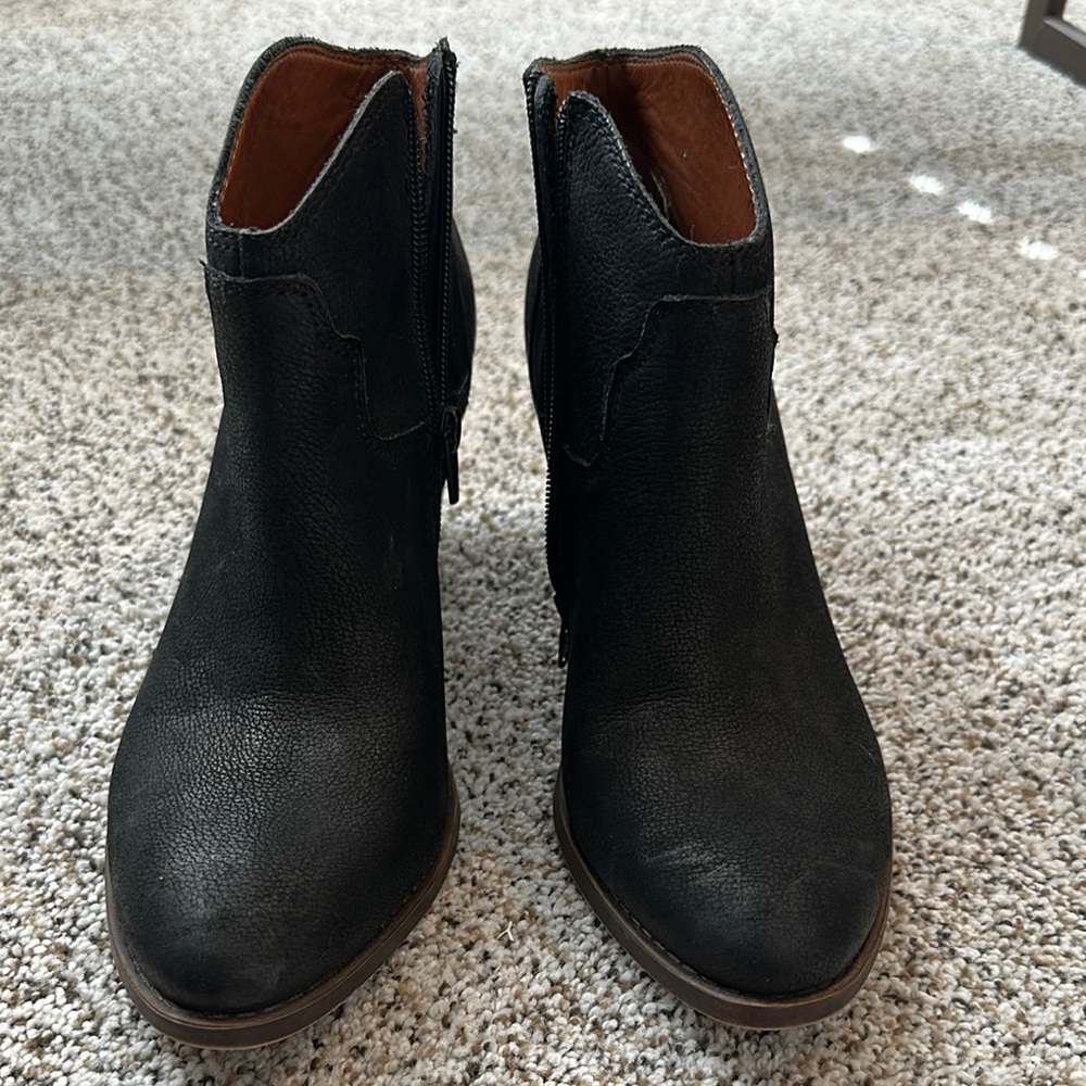GREAT CONDITION LEATHER BOOTIES LUCKY brand sz 10. Black
